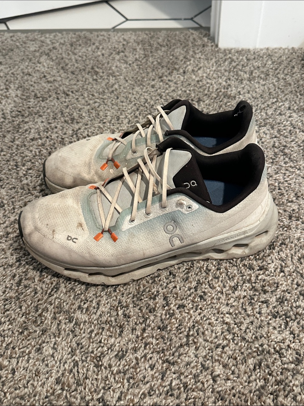 On Running Men's Cloud with Cream Upper and Black Collar 9.5